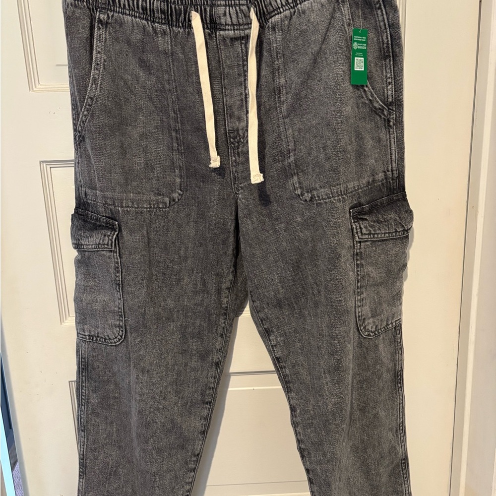 NWT GAP Gray Ankle Cargo Jeans